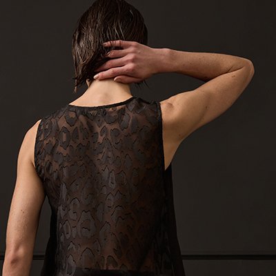 blusa preta costas animal print 240104 003 2